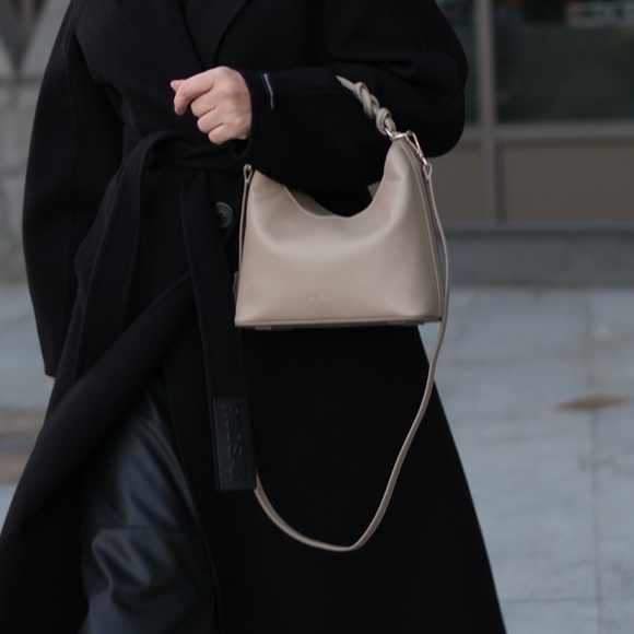 MIDI CHELSEA CROSSBODY, TOP HANDLE, BRACELET BAG - Picture 4 of 4